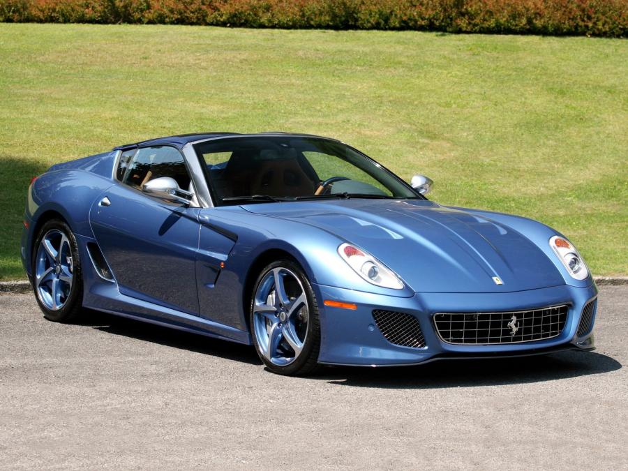  Ferrari Superamerica 45 2011 года  (фото 1 из 27)